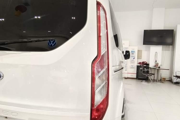 Used Ford Tourneo Custom 2017 2.0T Automatic Elite Edition Exterior 7