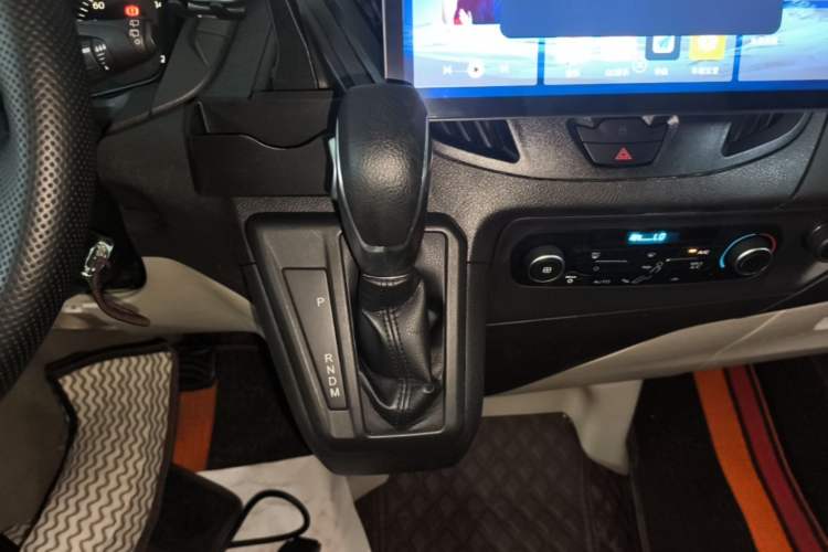Used Ford Tourneo Custom 2017 2.0T Automatic Elite Edition Gear Lever