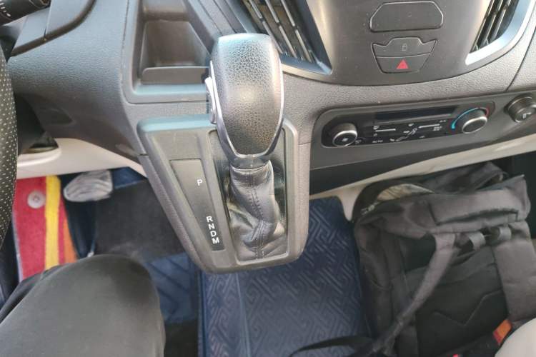 Used Ford Tourneo Custom 2017 2.0T Automatic Elite Edition Gear Lever