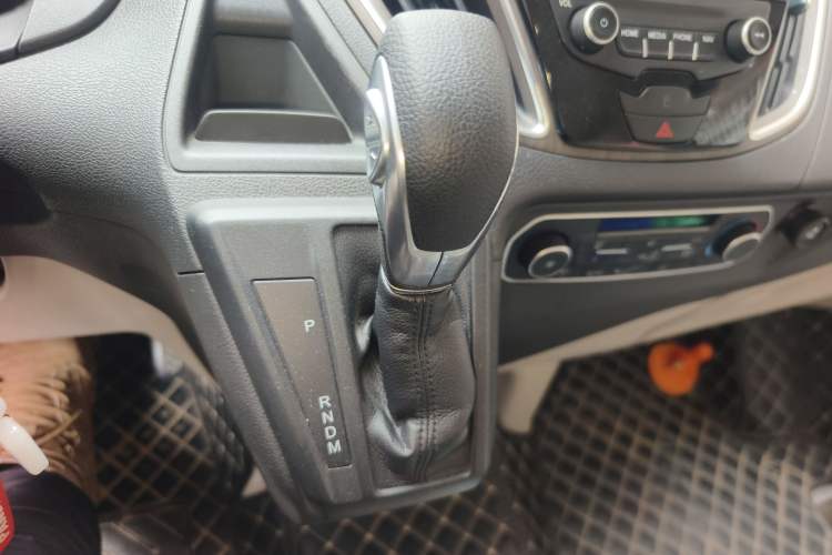 Used Ford Tourneo Custom 2017 2.0T Automatic Elite Version Gear Lever