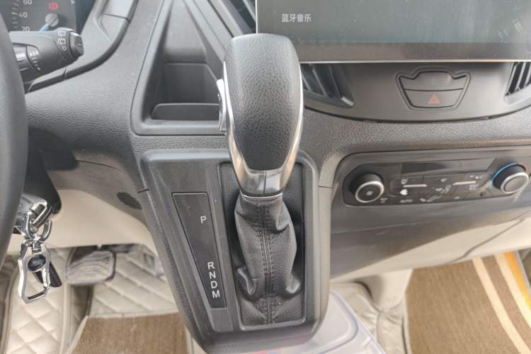 Used Ford Tourneo Custom 2017 2.0T Automatic Elite Edition Gear Lever