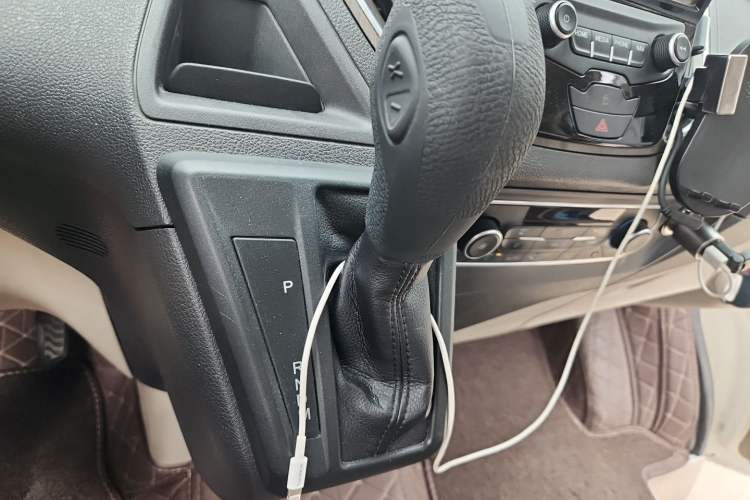 Used Ford Tourneo Custom 2017 2.0T Automatic Elite Version Gear Lever