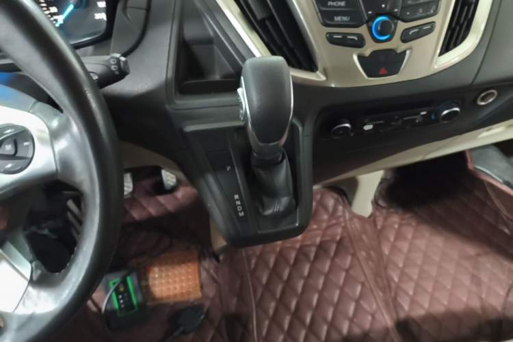 Used Ford Tourneo Custom 2017 2.0T Automatic Elite Edition Gear Lever