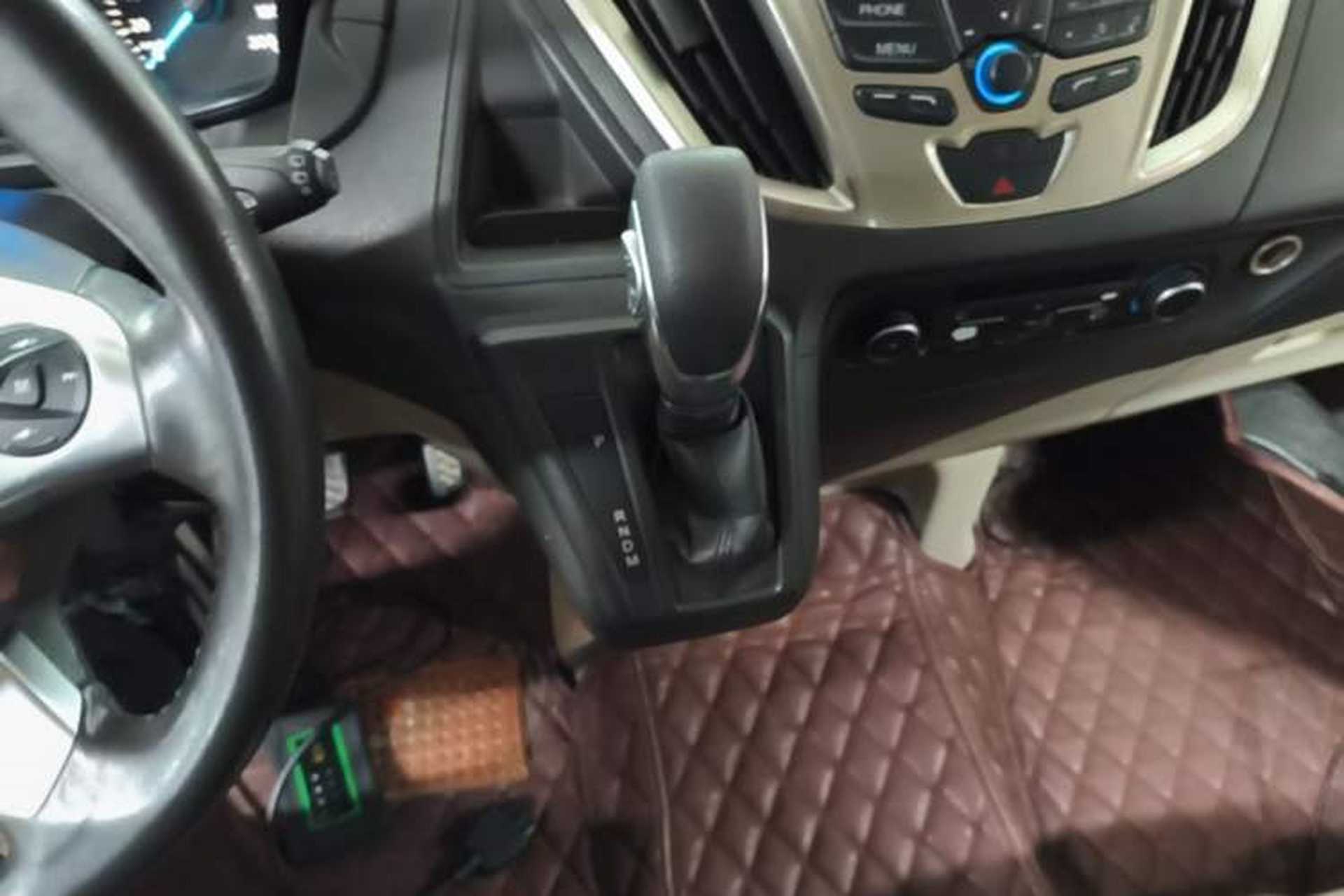 Used Ford Tourneo Custom 2017 2.0T Automatic Elite Edition Gear Lever