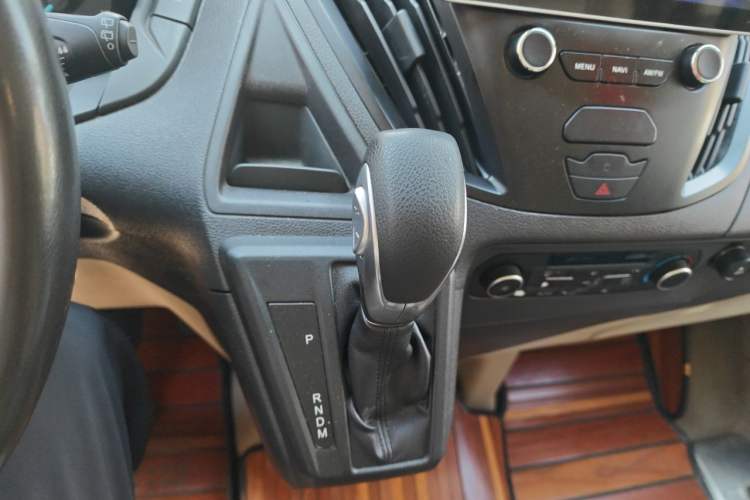 Used Ford Tourneo Custom 2017 2.0T Automatic Elite Edition Gear Lever