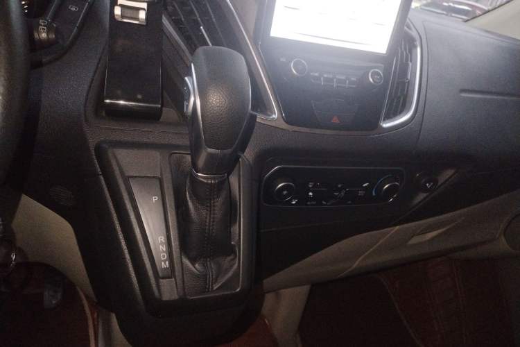Used Ford Tourneo Custom 2017 2.0T Automatic Elite Version Gear Lever