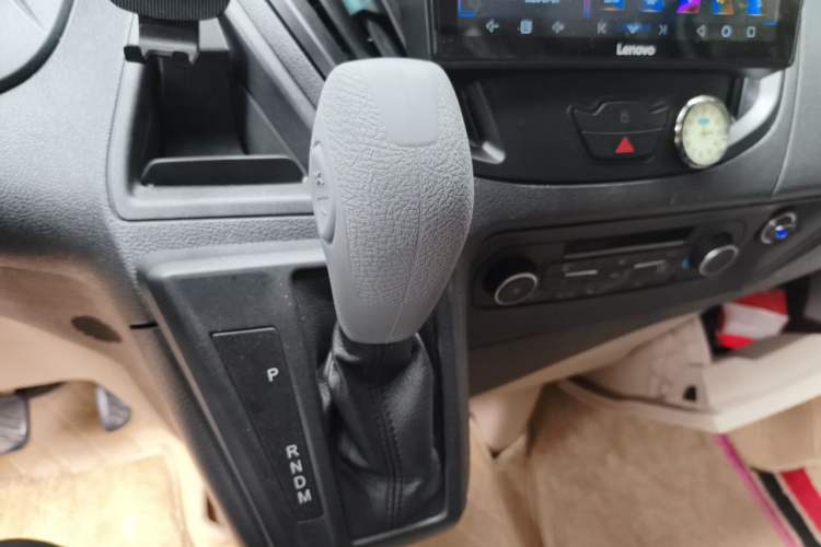 Used Ford Tourneo Custom 2017 2.0T Automatic Elite Edition Gear Lever