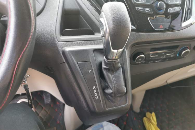 Used Ford Tourneo Custom 2017 2.0T Automatic Elite Edition Gear Lever