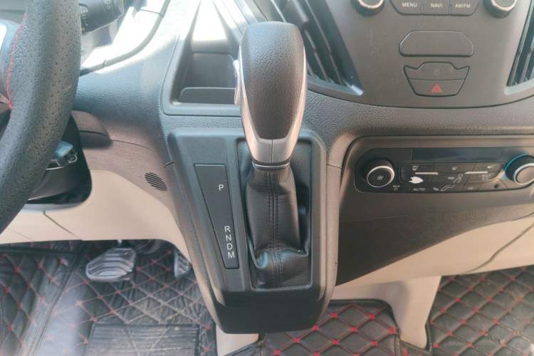 Used Ford Tourneo Custom 2017 2.0T Automatic Elite Edition Gear Lever