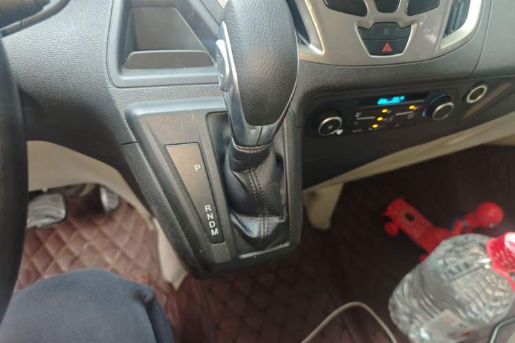 Used Ford Tourneo Custom 2017 2.0T Automatic Elite Edition Gear Lever