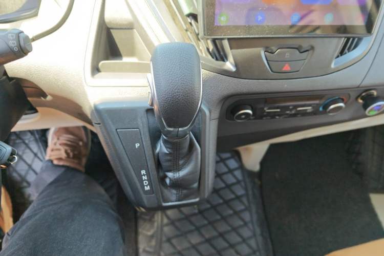 Used Ford Tourneo Custom 2017 2.0T Automatic Elite Edition Gear Lever