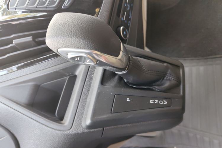 Used Ford Tourneo Custom 2017 2.0T Automatic Elite Edition Gear Lever