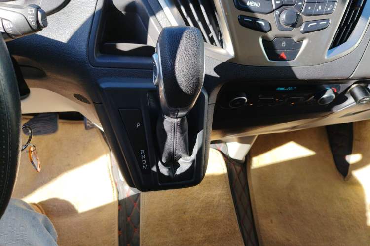 Used Ford Tourneo Custom 2017 2.0T Automatic Elite Edition Gear Lever