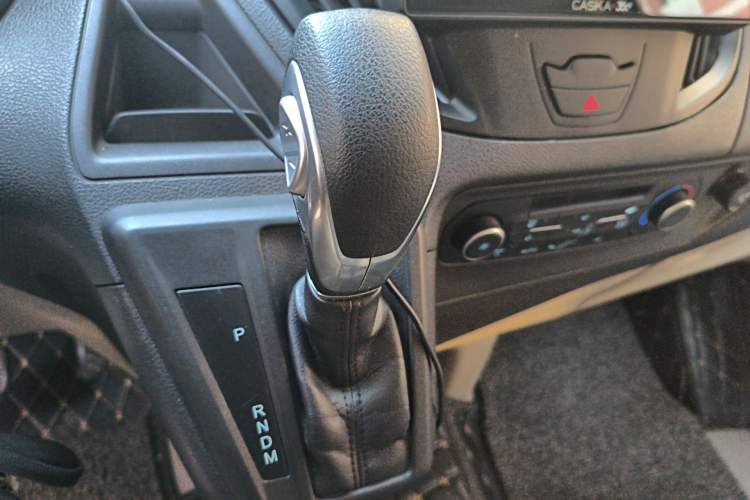 Used Ford Tourneo Custom 2017 2.0T Automatic Elite Edition Gear Lever