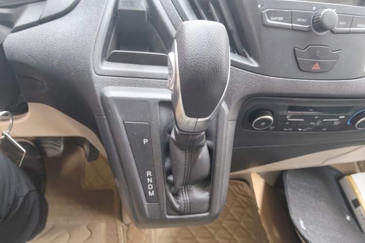 Used Ford Tourneo Custom 2017 2.0T Automatic Elite Edition Gear Lever