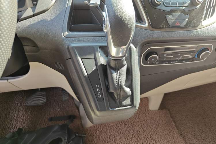 Used Ford Tourneo Custom 2017 2.0T Automatic Elite Version Gear Lever