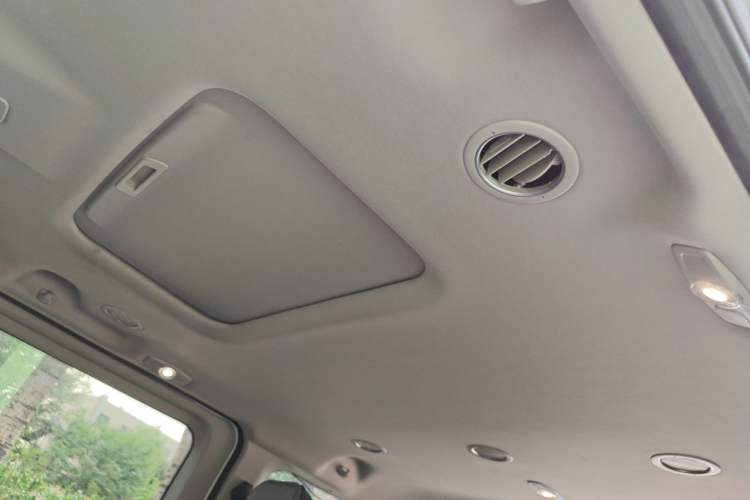 Used Ford Tourneo Custom 2017 2.0T Automatic Elite Version Headliner
