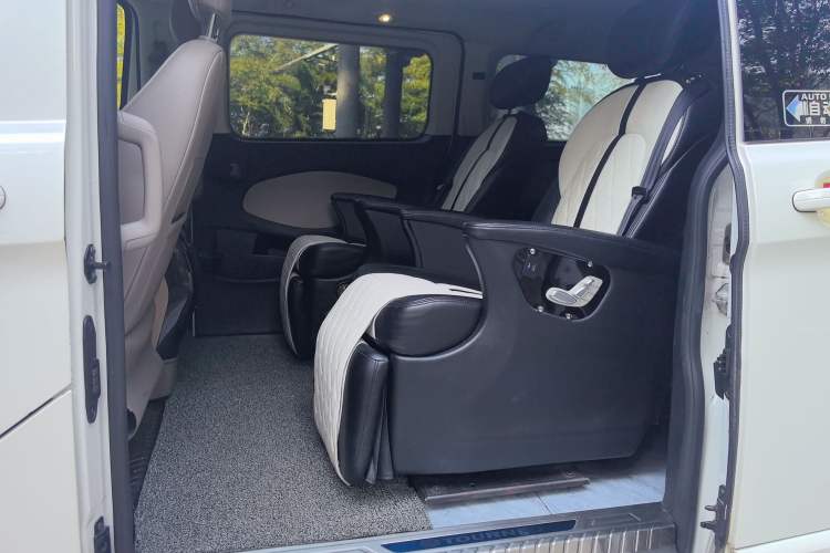 Used Ford Tourneo Custom 2017 2.0T Automatic Elite Edition Interior 1