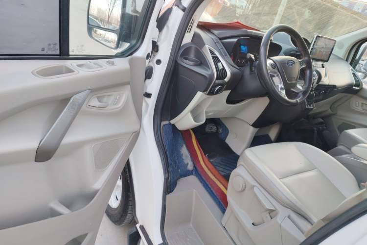 Used Ford Tourneo Custom 2017 2.0T Automatic Elite Edition Interior 3