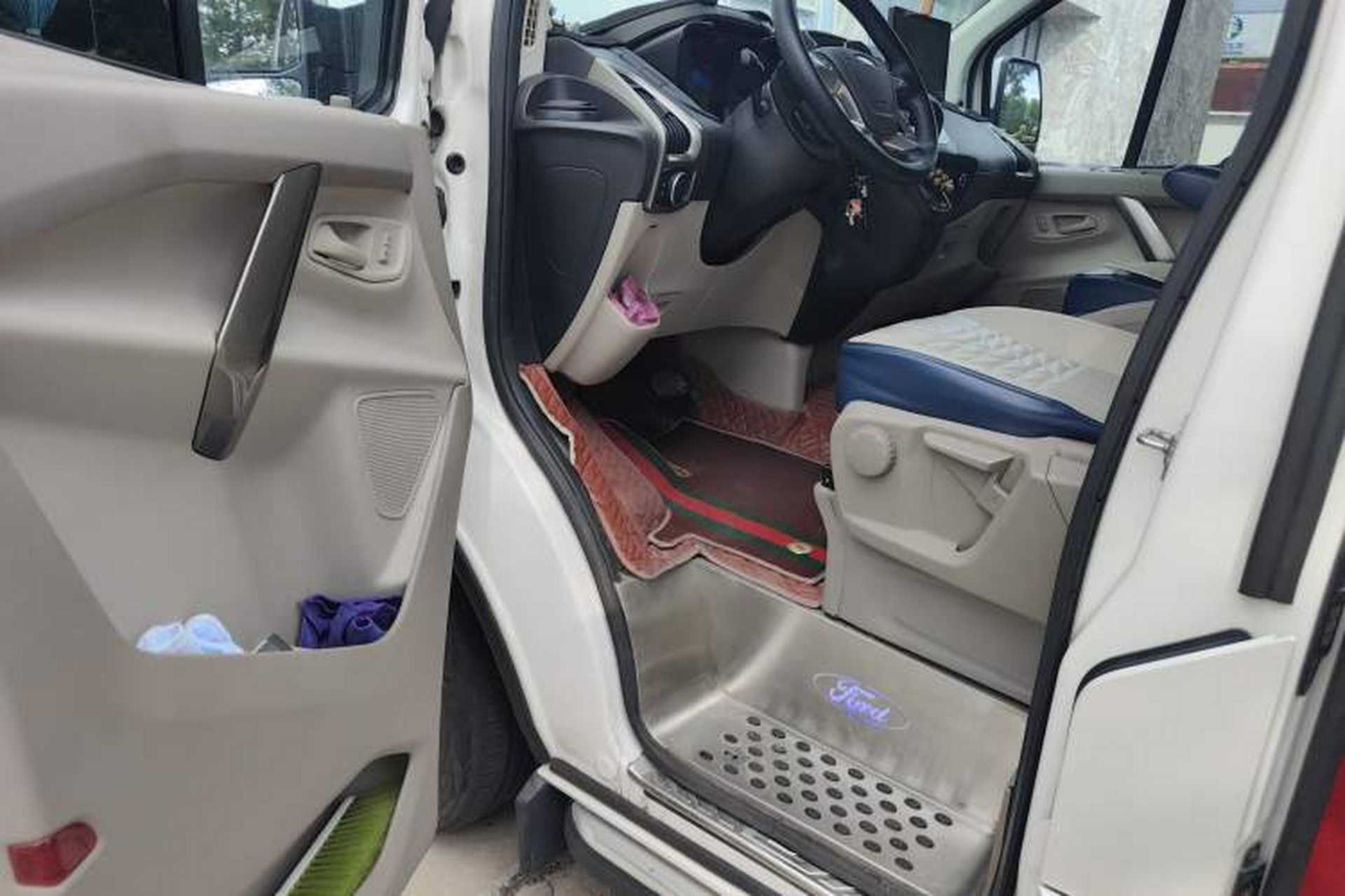 Used Ford Tourneo Custom 2017 2.0T Automatic Elite Edition Interior 3