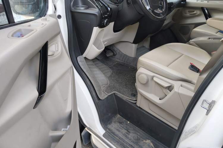 Used Ford Tourneo Custom 2017 2.0T Automatic Elite Edition Interior 3