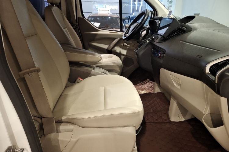 Used Ford Tourneo Custom 2017 2.0T Automatic Elite Edition Interior 4