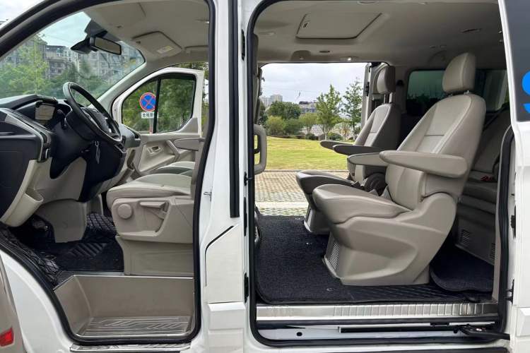 Used Ford Tourneo Custom 2017 2.0T Automatic Elite Edition Left Front Seat