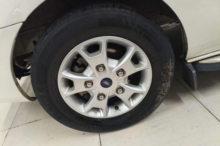 Used Ford Tourneo Custom 2017 2.0T Automatic Elite Edition Left Front Wheel Hub