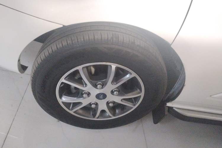 Used Ford Tourneo Custom 2017 2.0T Automatic Elite Version Left Front Wheel Hub
