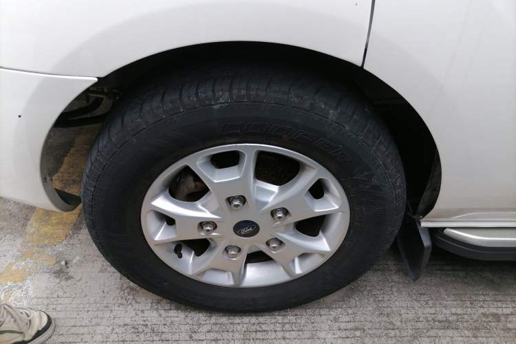 Used Ford Tourneo Custom 2017 2.0T Automatic Elite Edition Left Front Wheel Hub