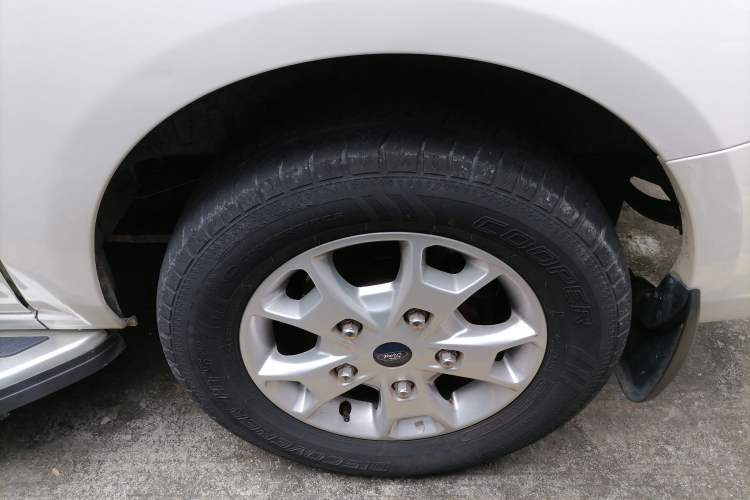 Used Ford Tourneo Custom 2017 2.0T Automatic Elite Edition Left Rear Wheel Hub