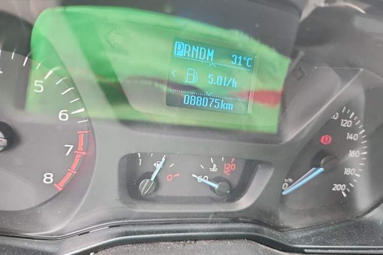 Used Ford Tourneo Custom 2017 2.0T Automatic Elite Version Odometer Close Up