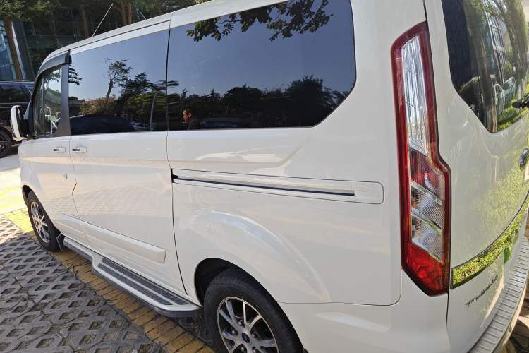 Used Ford Tourneo Custom 2017 2.0T Automatic Elite Version Rear Left 45 Deg