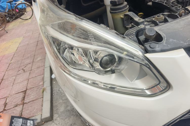 Used Ford Tourneo Custom 2017 2.0T Automatic Elite Version Right Front Headlight