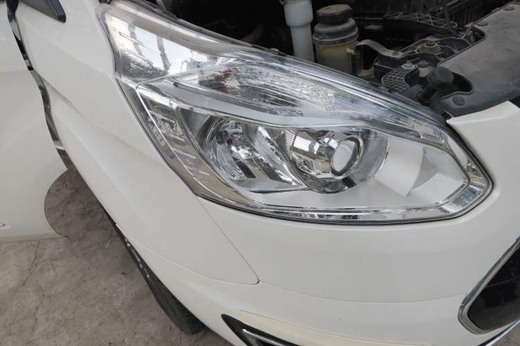 Used Ford Tourneo Custom 2017 2.0T Automatic Elite Version Right Front Headlight