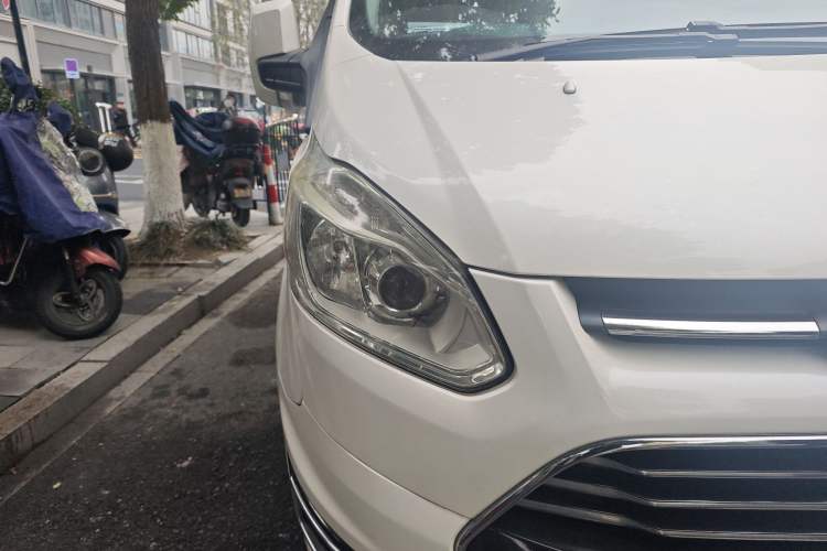 Used Ford Tourneo Custom 2017 2.0T Automatic Elite Edition Right Front Headlight