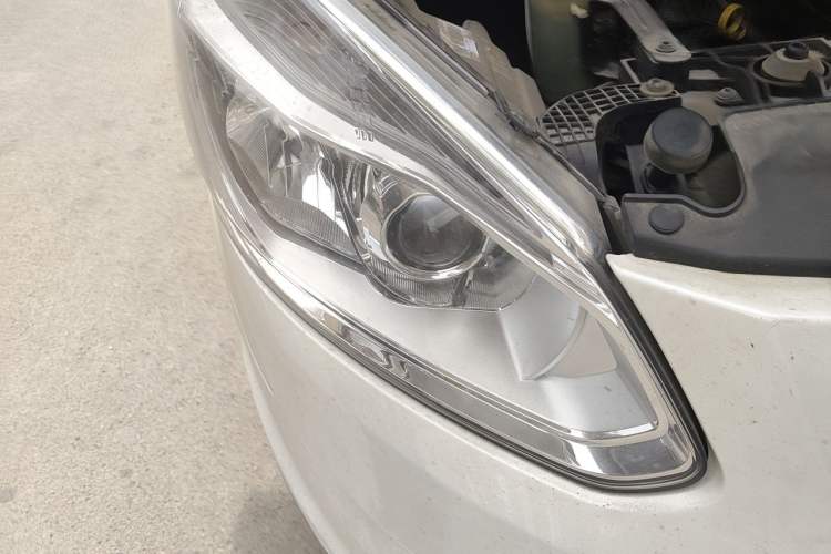 Used Ford Tourneo Custom 2017 2.0T Automatic Elite Edition Right Front Headlight