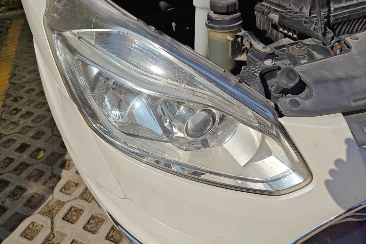 Used Ford Tourneo Custom 2017 2.0T Automatic Elite Version Right Front Headlight