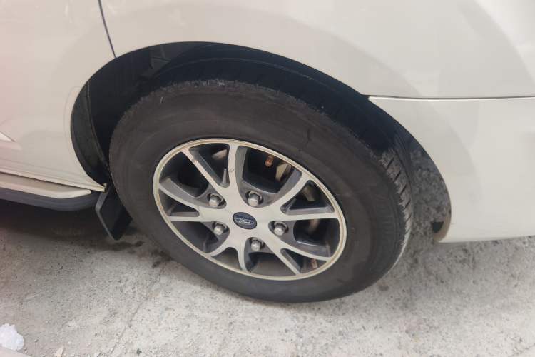 Used Ford Tourneo Custom 2017 2.0T Automatic Elite Version Right Front Wheel Hub