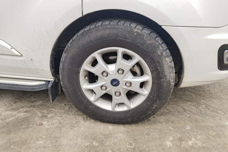 Used Ford Tourneo Custom 2017 2.0T Automatic Elite Edition Right Front Wheel Hub