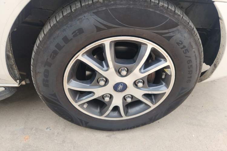 Used Ford Tourneo Custom 2017 2.0T Automatic Elite Version Right Front Wheel Hub