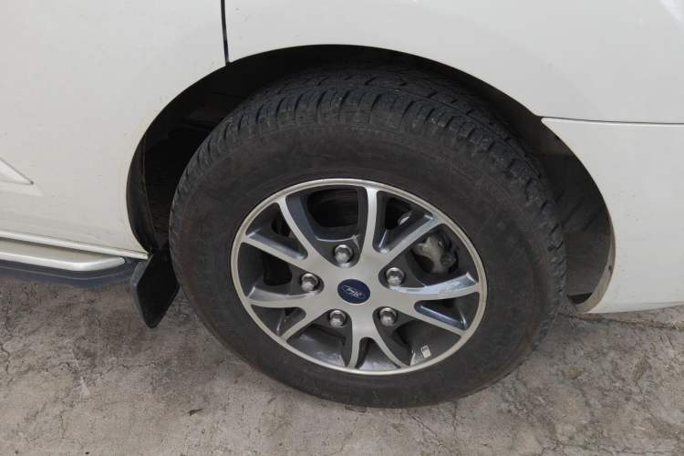 Used Ford Tourneo Custom 2017 2.0T Automatic Elite Version Right Front Wheel Hub