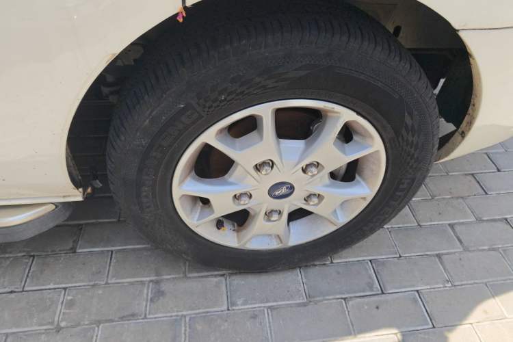 Used Ford Tourneo Custom 2017 2.0T Automatic Elite Edition Right Front Wheel Hub