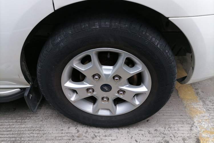 Used Ford Tourneo Custom 2017 2.0T Automatic Elite Edition Right Front Wheel Hub