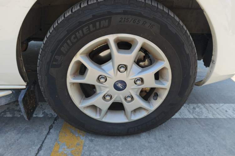 Used Ford Tourneo Custom 2017 2.0T Automatic Elite Edition Right Front Wheel Hub
