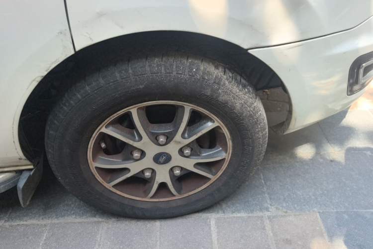 Used Ford Tourneo Custom 2017 2.0T Automatic Elite Version Right Front Wheel Hub