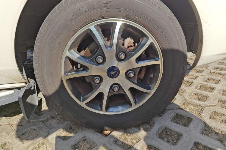Used Ford Tourneo Custom 2017 2.0T Automatic Elite Version Right Front Wheel Hub