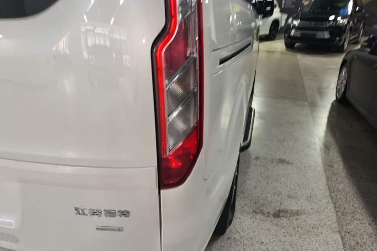 Used Ford Tourneo Custom 2017 2.0T Automatic Elite Edition Right Rear Taillight