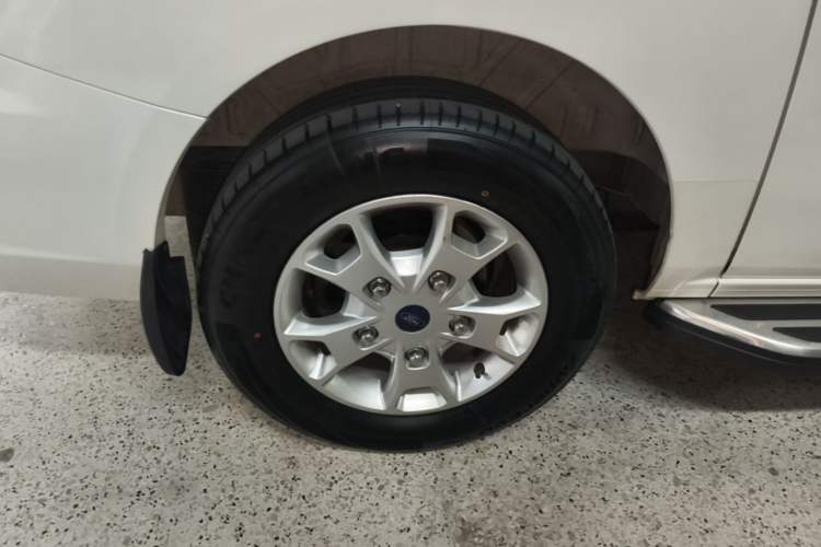 Used Ford Tourneo Custom 2017 2.0T Automatic Elite Edition Right Rear Wheel Hub