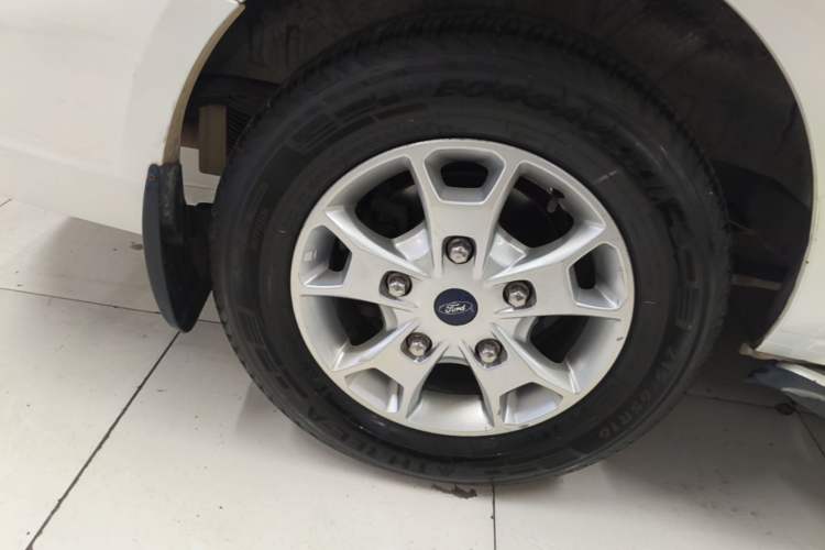 Used Ford Tourneo Custom 2017 2.0T Automatic Elite Edition Right Rear Wheel Hub